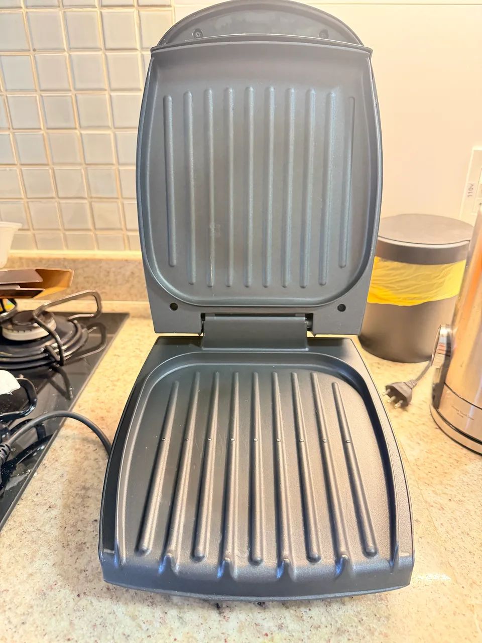 Sanduicheira e Grill George Foreman 127v - Foto 2