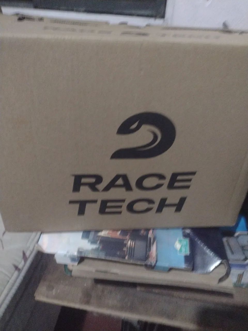 Capacete zero na caixa 