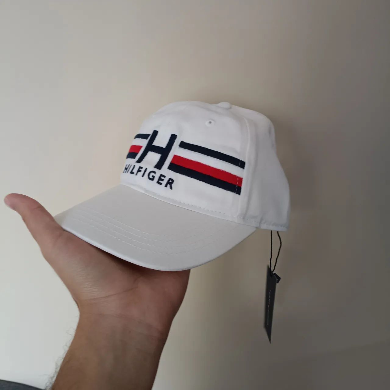 Boné da Tommy Branco 