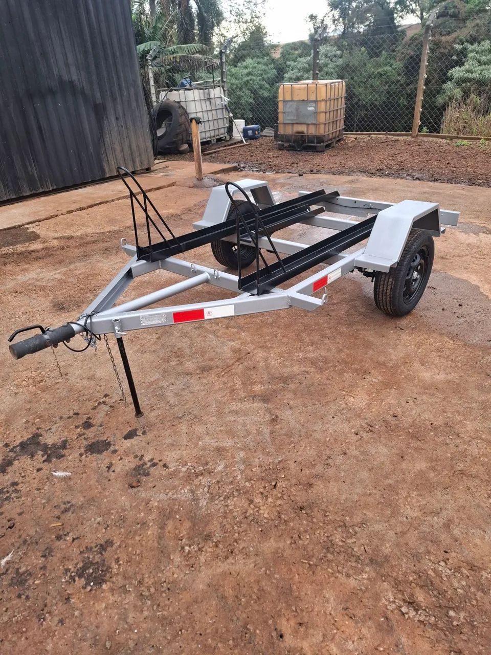 Carretinha semi nova 