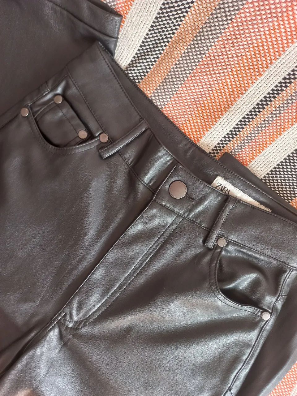 Calça Zara de couro nova  - Foto 5
