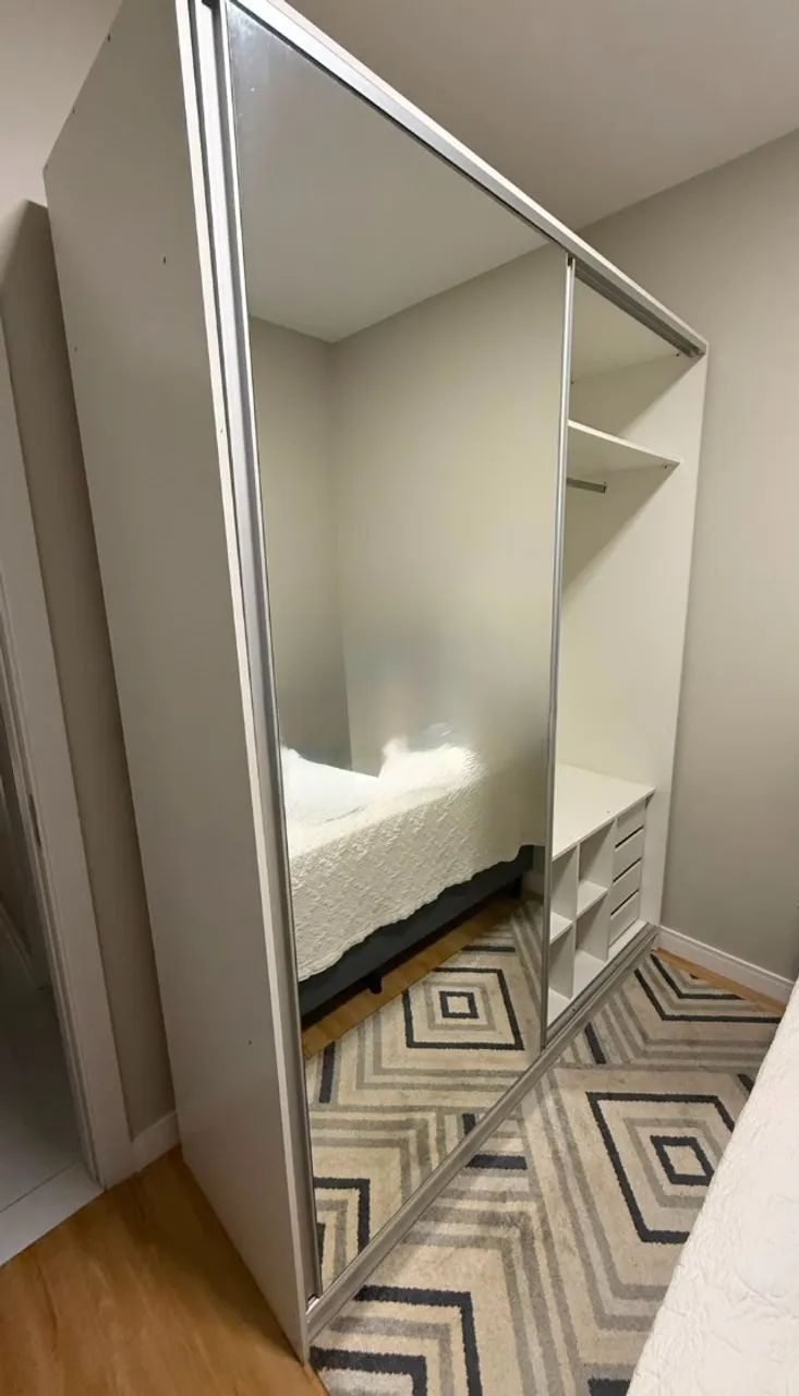 Guarda-roupa em MDF com espelho - Foto 4