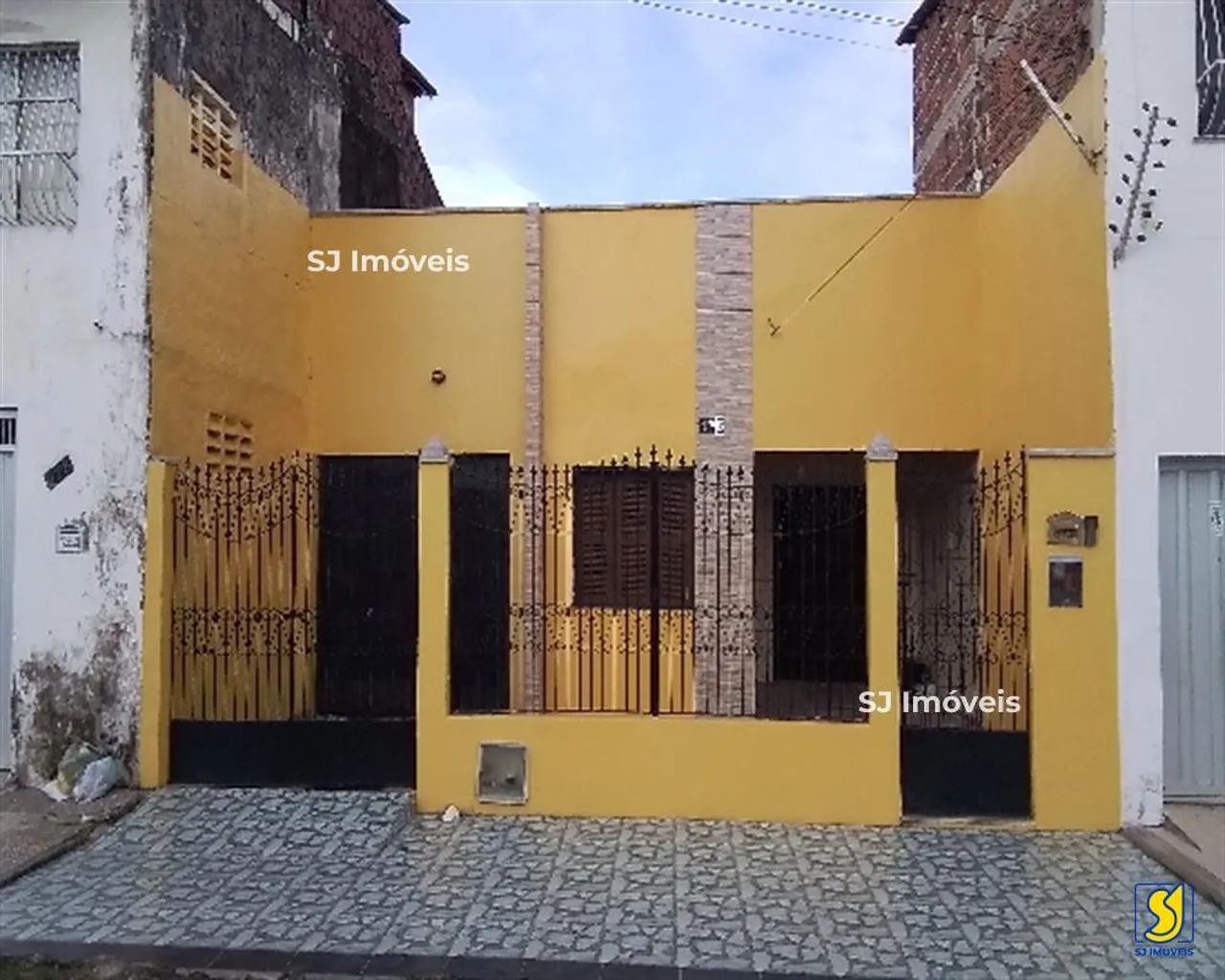 Casa com 3 quartos, quintal e terraço no Conjunto Ceará