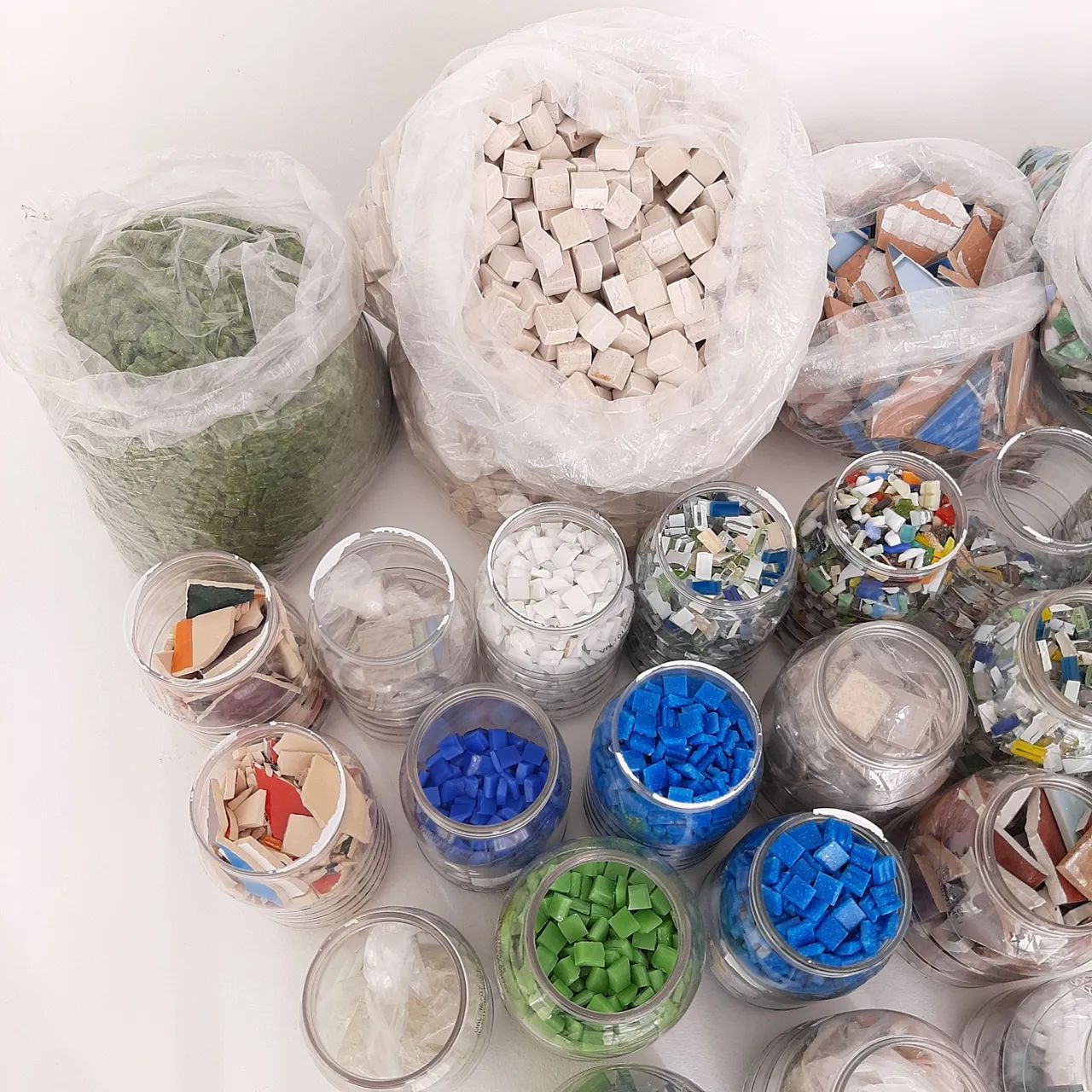 30 Kg pastilhas e recortes para mosaico - Foto 3