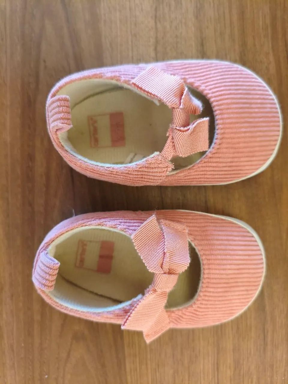 Sapato infantil da marca Carter's