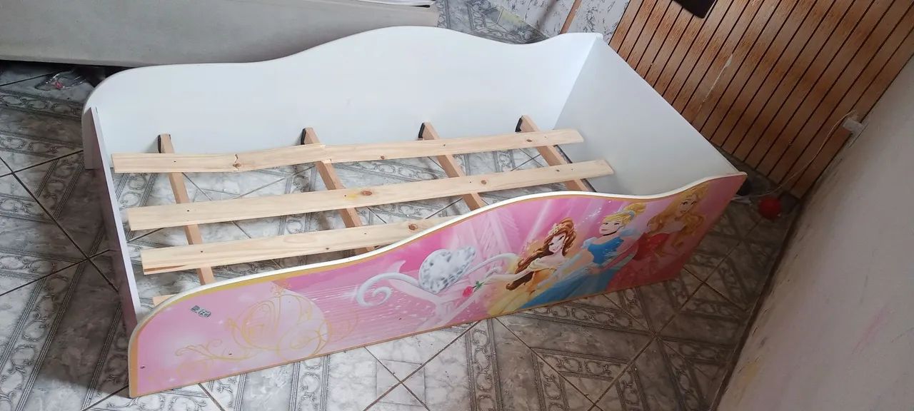 CAMA INFANTIL DE PRINCESA NUNCA UTILIZADA 