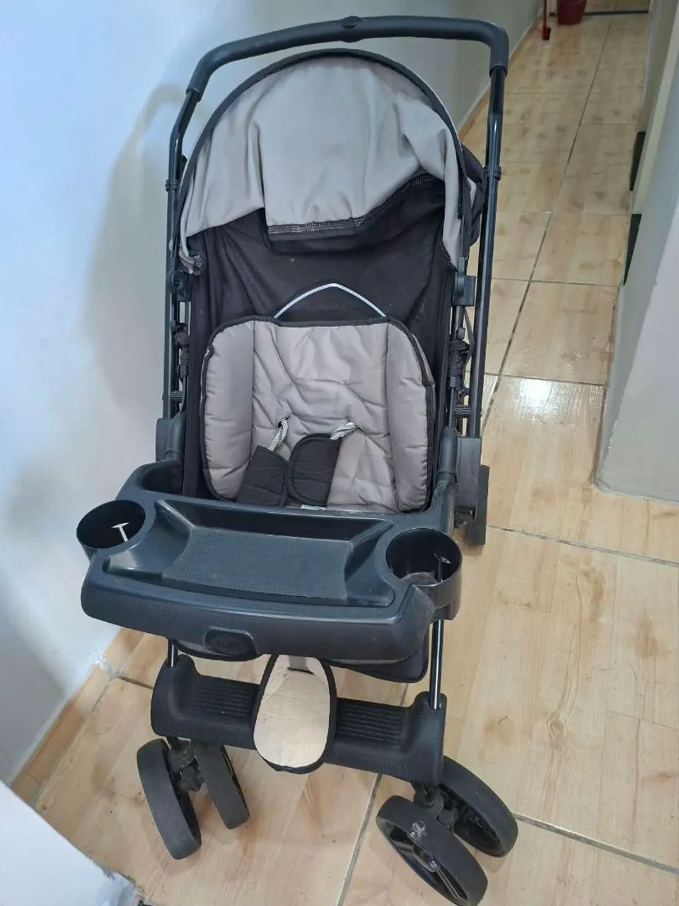 Carrinho de bebê semi novo