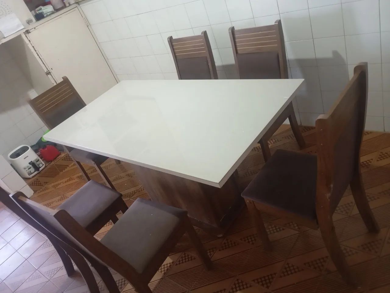 Vendo mesa de vidro com 6 cadeira - Foto 2