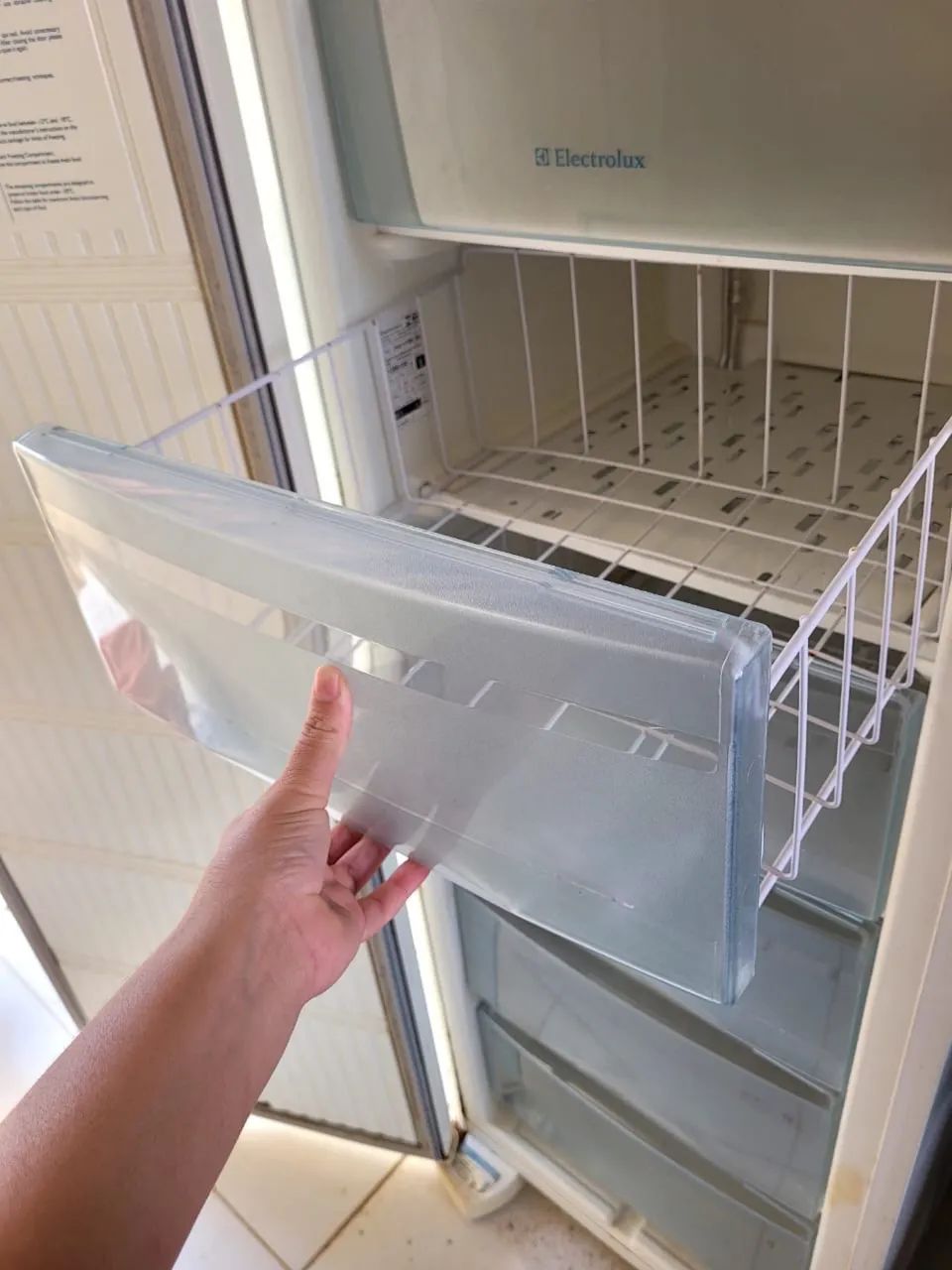 Freezer vertical Electrolux FE22 Super 173L.  - Foto 2