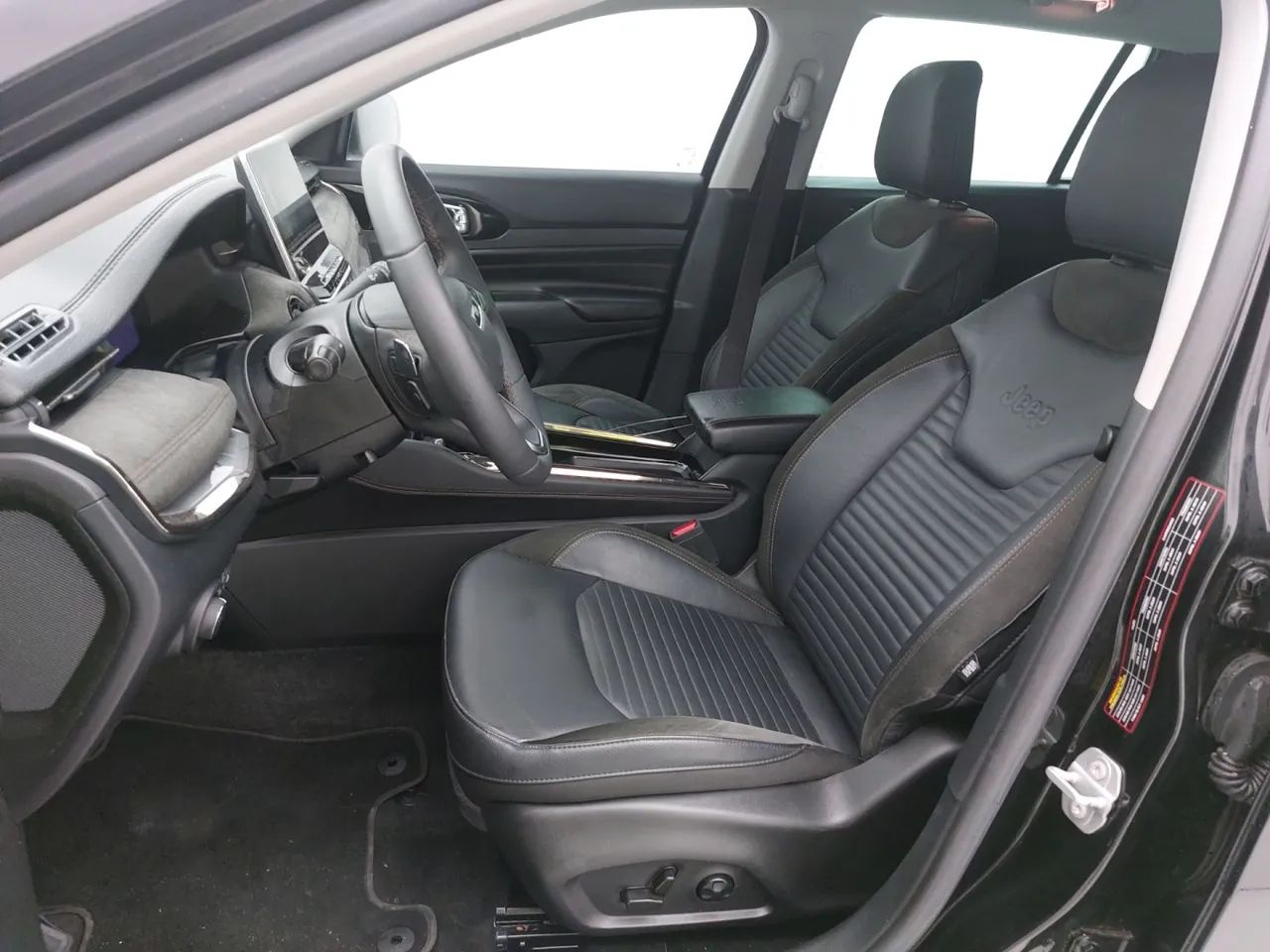 Jeep Commander Limited T270 1.3 TB Flex Aut., foto 16 de 18