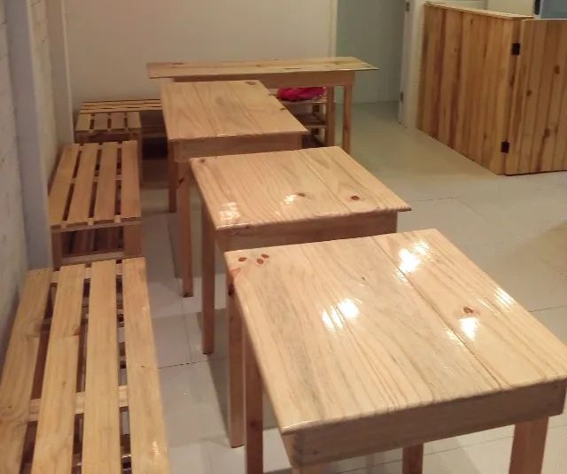 Pine Table468263165724600320