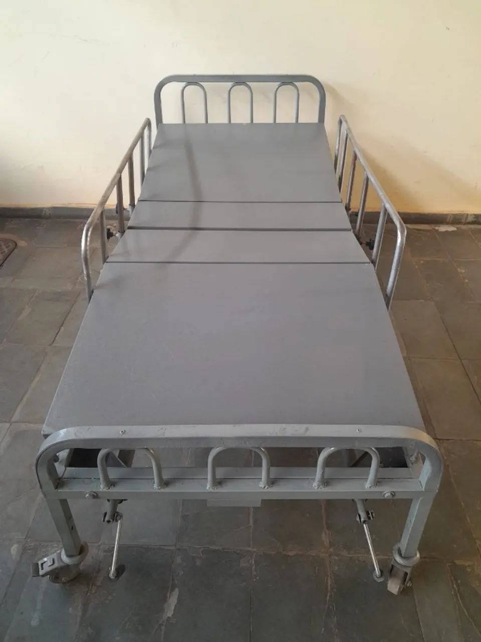 Cama Hospital com ajuste de altura da cabeça e pés - Foto 2