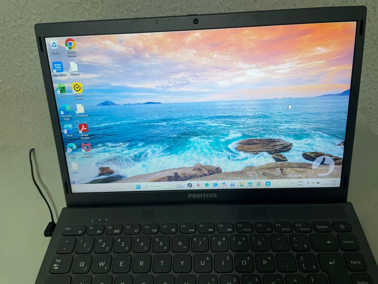 Vende notebook positivo com alguns defeitos 