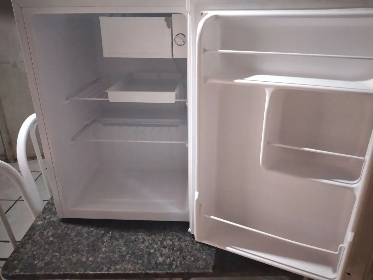 Frigobar EOS 71 Litros (BEM CONSERVADO)
