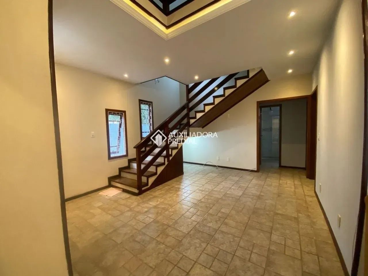 Imóvel para aluguel tem 200 metros quadrados com 4 quartos em Campeche - Florianópolis - S - Foto 2