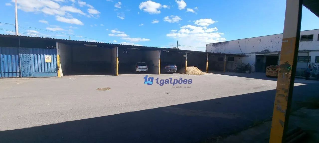Terreno com 917 m² parcialmente coberto no Centro de Sete Lagoas - MG
