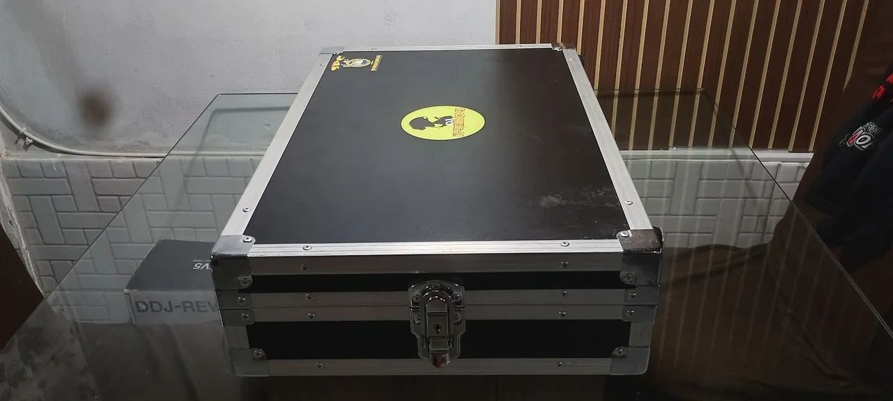 Vendo controladora DDJRev 1 com case e plataforma!!