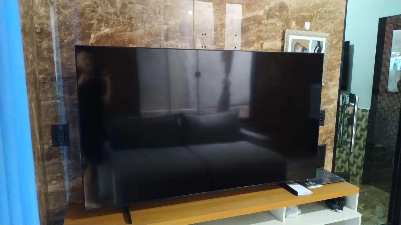 Vendo televisão 65 polegadas zerada, acompanha controle original