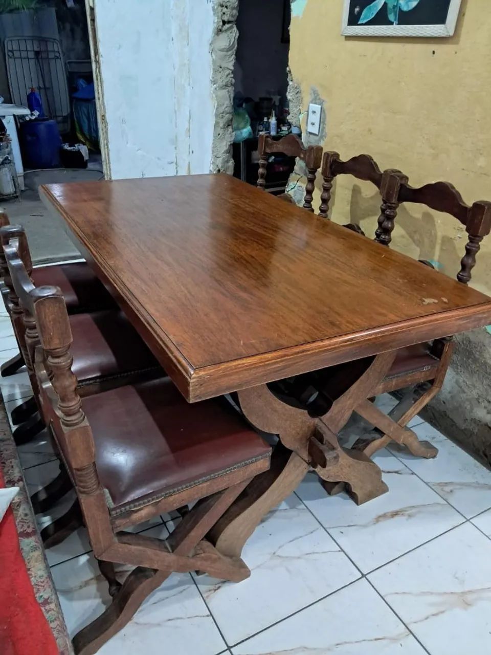 Vendo mesa com 6 cadeiras 