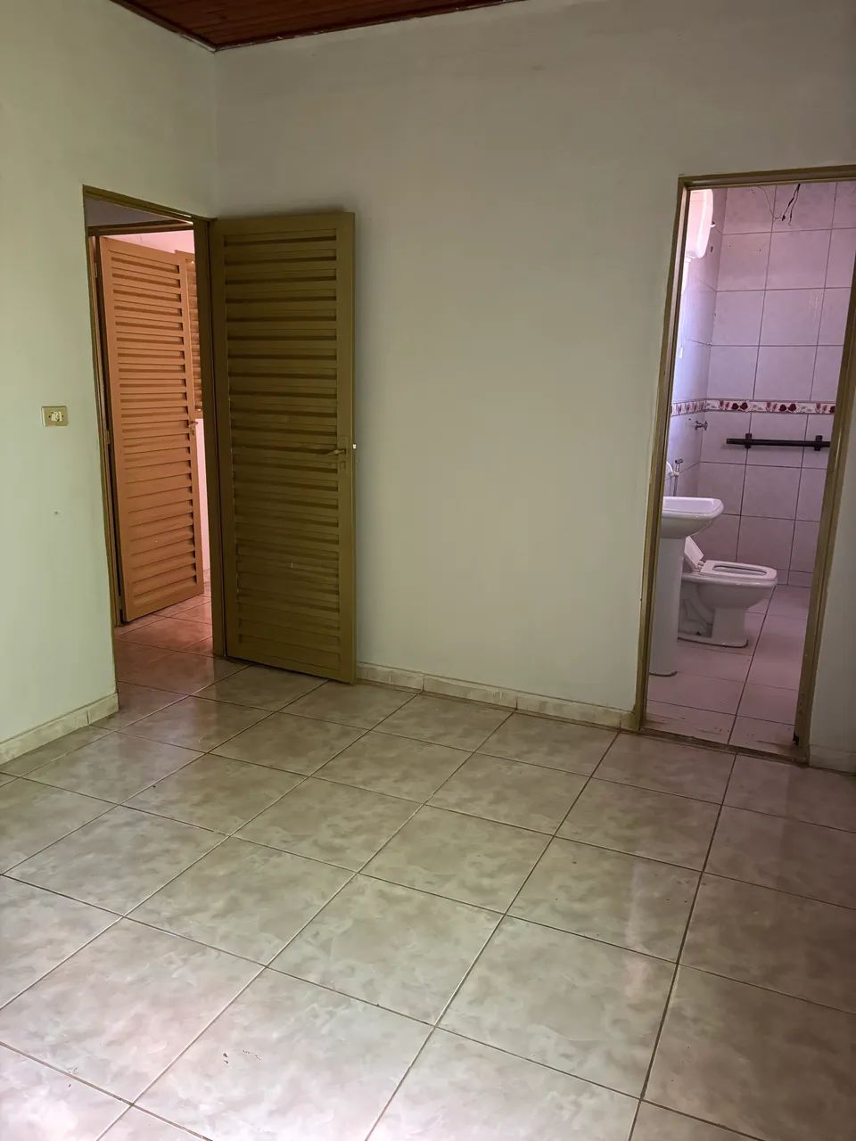    Casa com Piscina e Ponto Comercial no Centro de Inhumas - GO - Foto 2
