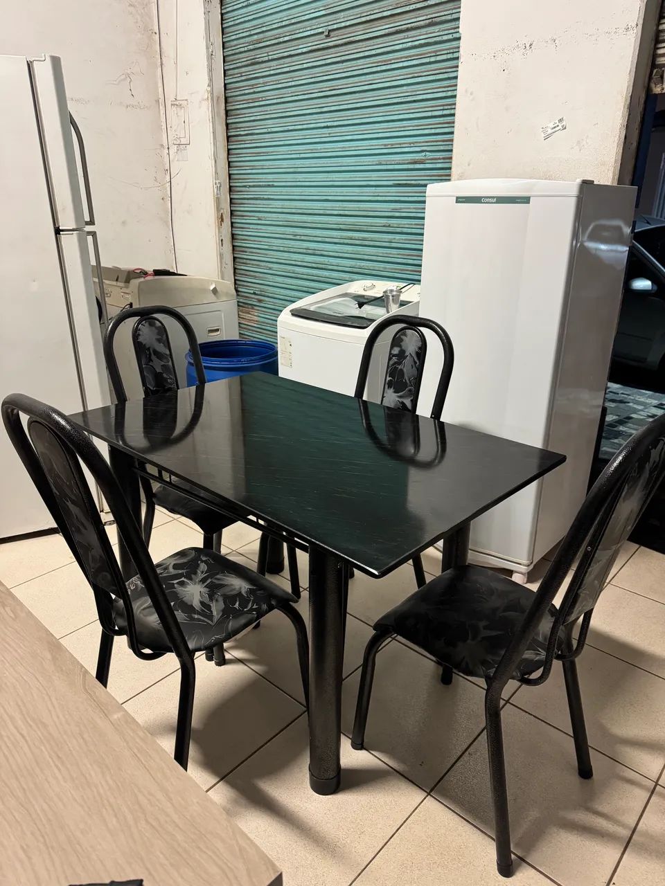 Mesa com 4 cadeiras  - Foto 3
