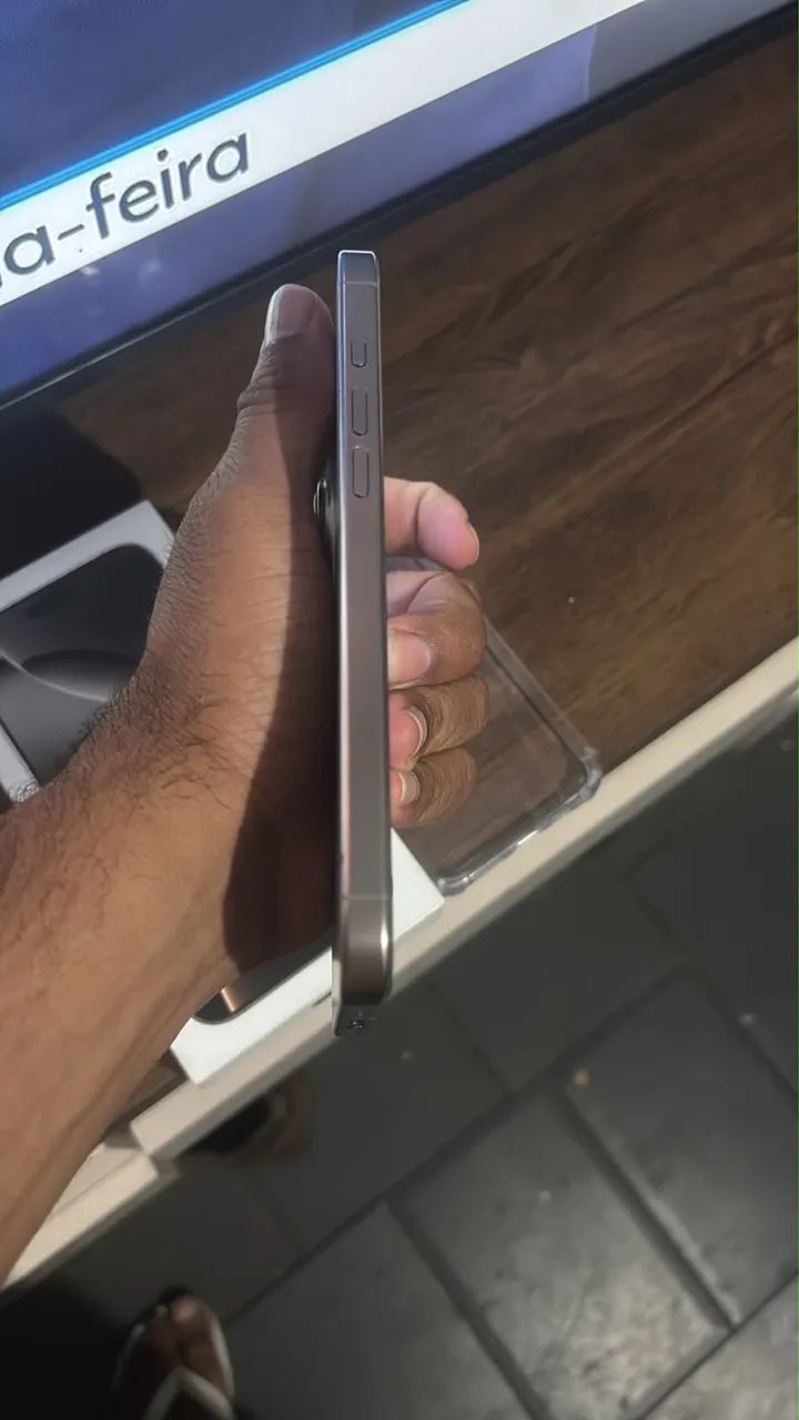 Vendo ou troco iPhone 16 pro max titânio  - Foto 2