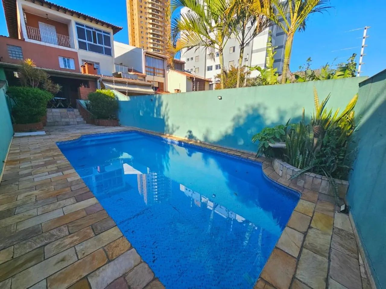 Casa espaçosa com 3 suítes no Butantã