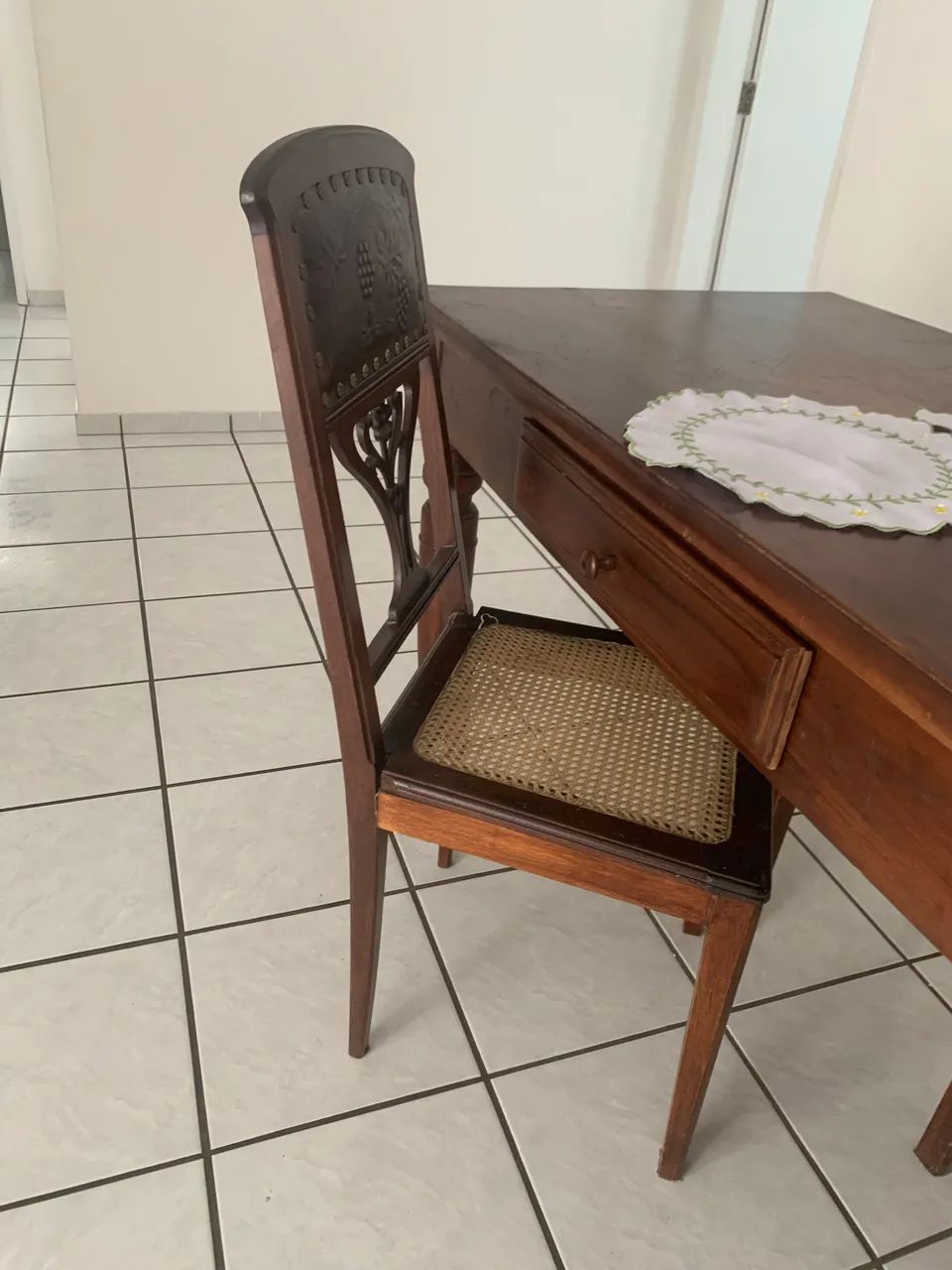 Mesa de madeira nobre, restaurada e maravilhosa  - Foto 3