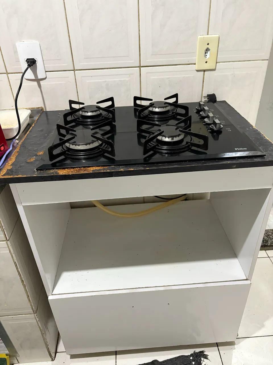 Fogão cooktop 4 bocas, vai com armário.