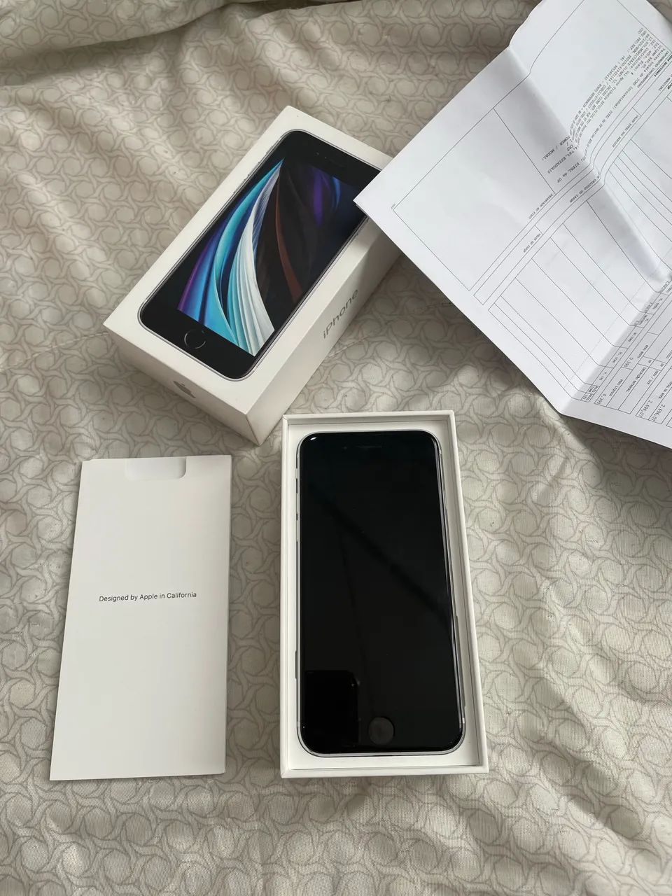iPhone SE 2ª Geração 64GB - Completo com NF - Celulares e