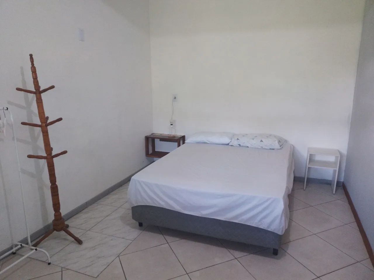 Aluguel Quarto Anual Frente Mar, Sul da Ilha