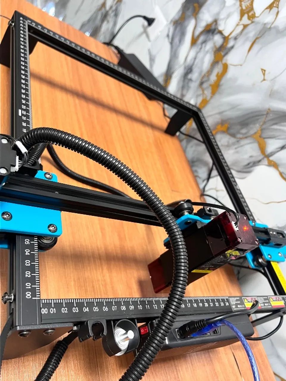 MÁQUINA DE GRAVAÇÃO E CORTE À LASER TTS 10 PRO E EIXO ROTATIVO