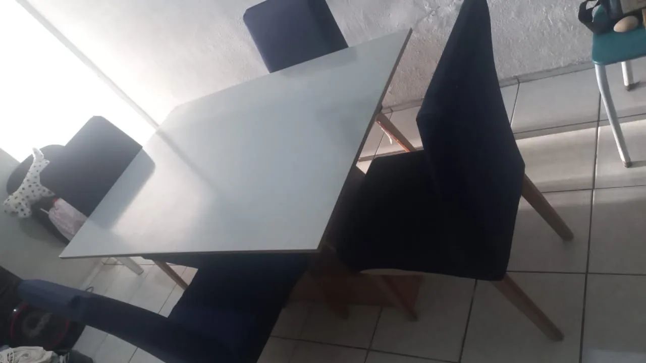 Mesa com 4 cadeiras em MDF  - Foto 3