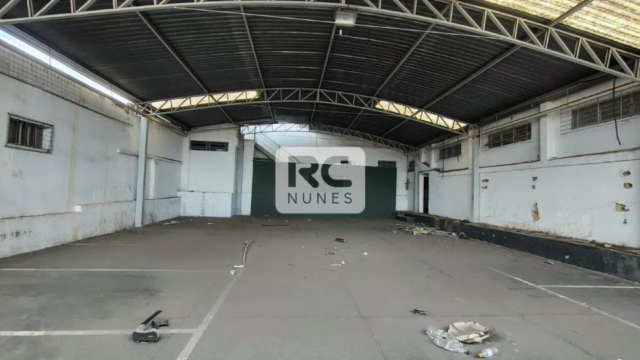 Casa comercial + Galpão no bairro Carlos Prates, com aproximadamente 500m² de área !