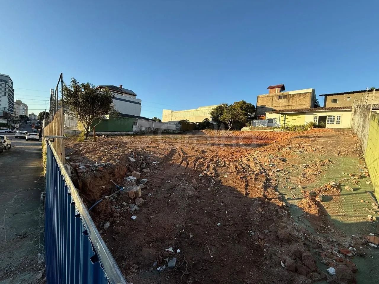 Terreno de 874m² em Capoeiras