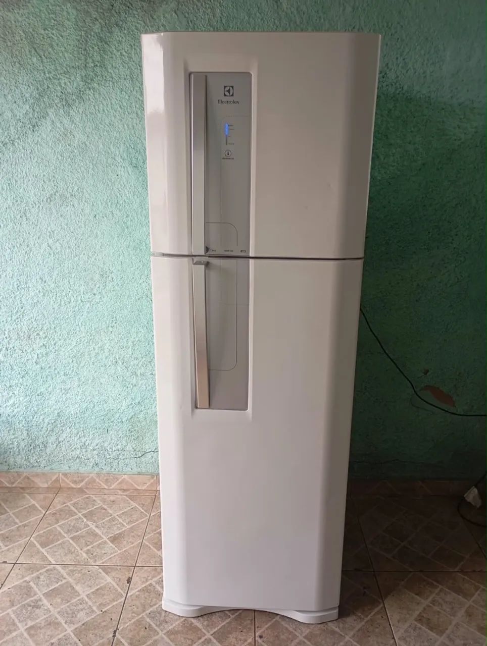 Geladeira Eletrolux 382L