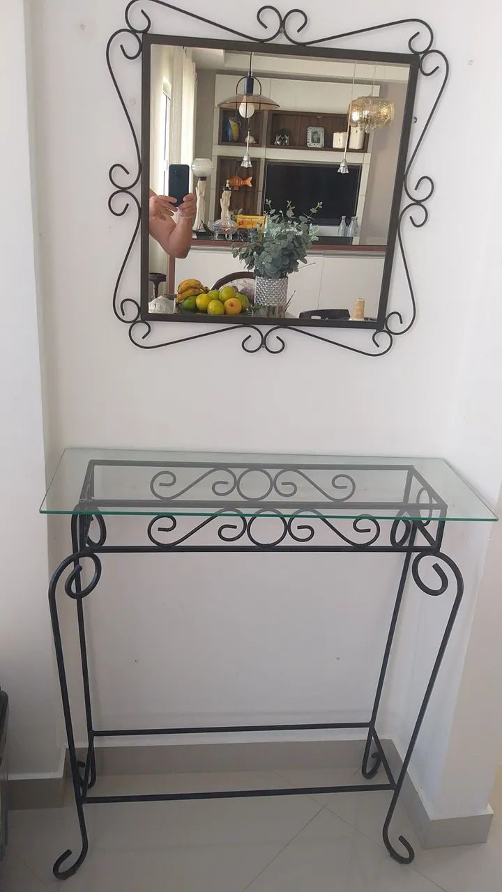 aparador com tampo de vidro e espelho decoratvo - Foto 2
