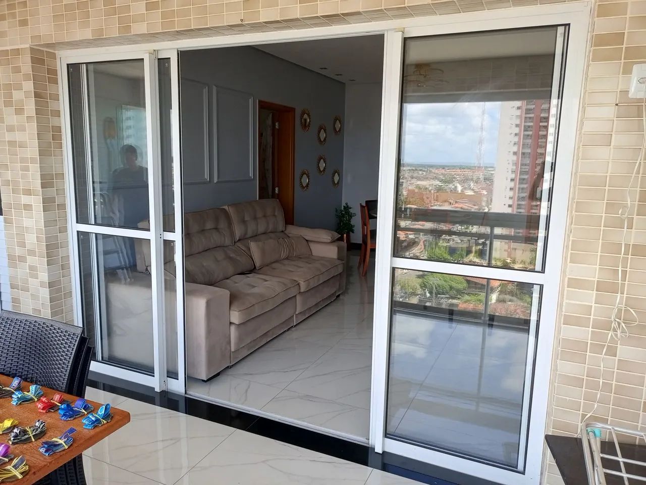 Porta de correr com 3.080 x 2.210