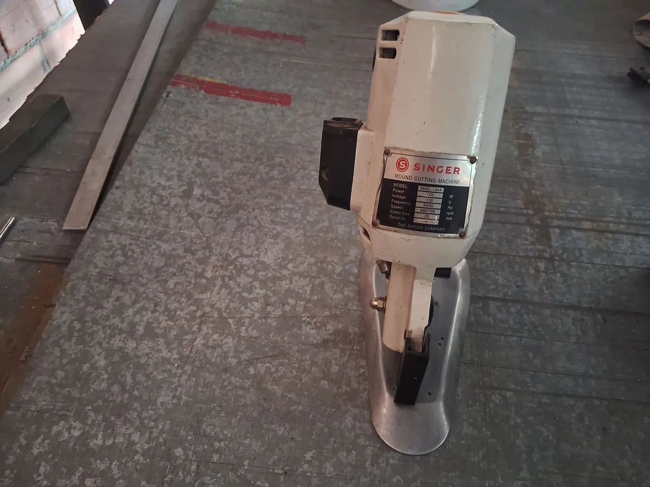 Vendo máquina de corte de tecido de disco singer 350 - Foto 3