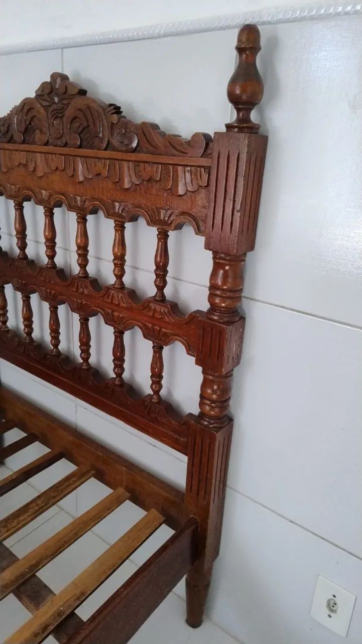 Cama solteirão em madeira maciça trabalhada - Foto 2