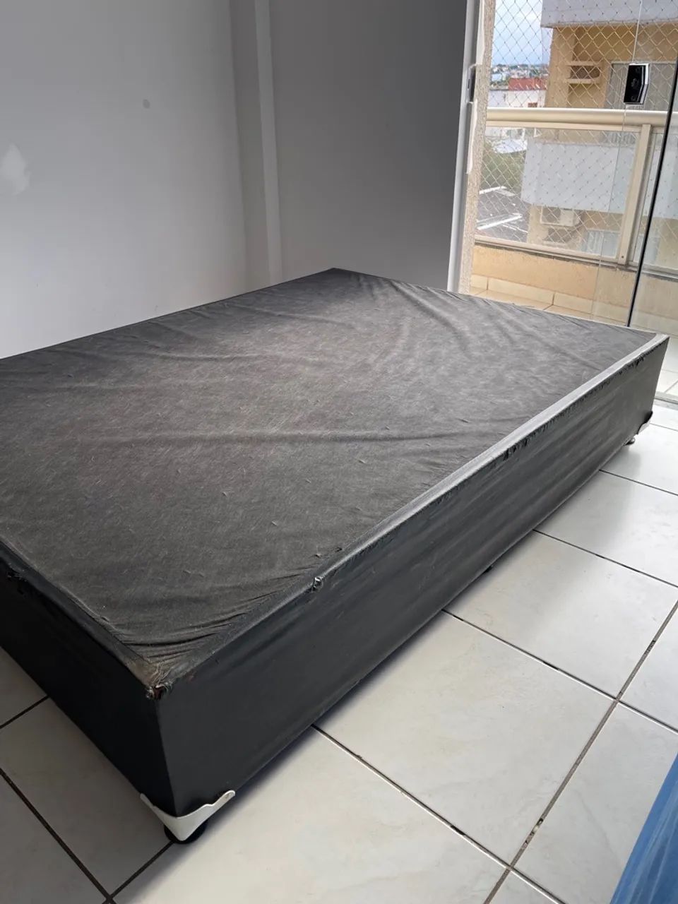 Vendo com box de casal 