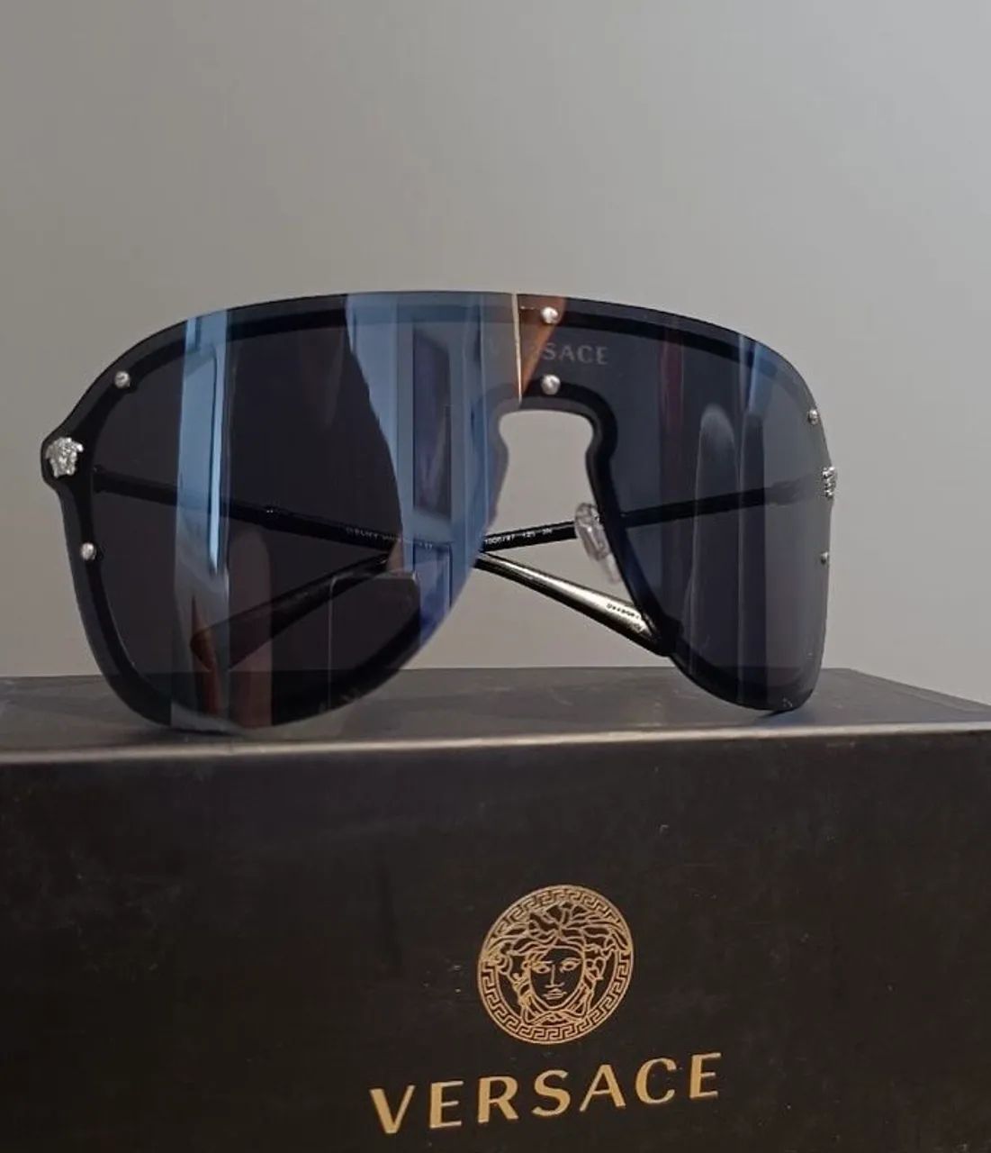 Óculos de sol modelo Versace 