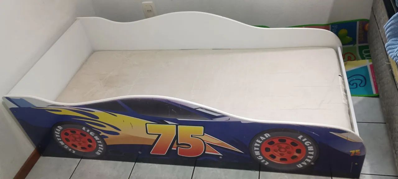 Cama infantil carro