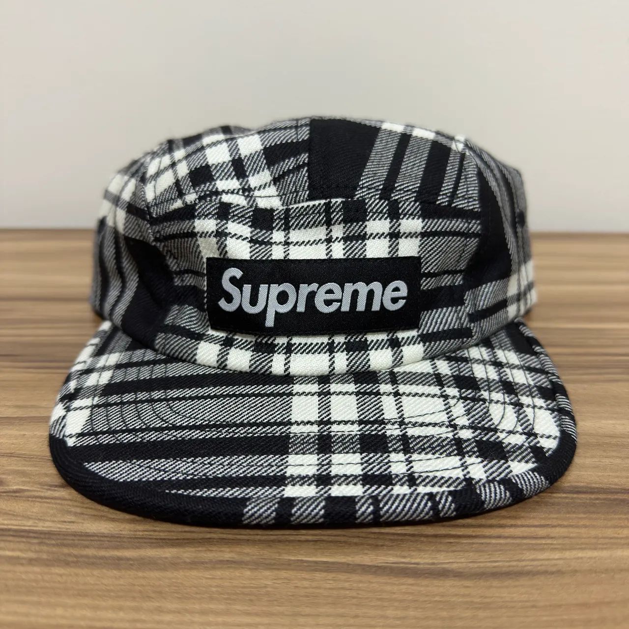 Boné Supreme Lochcarron Camp Black FW25-W3 Five Panel