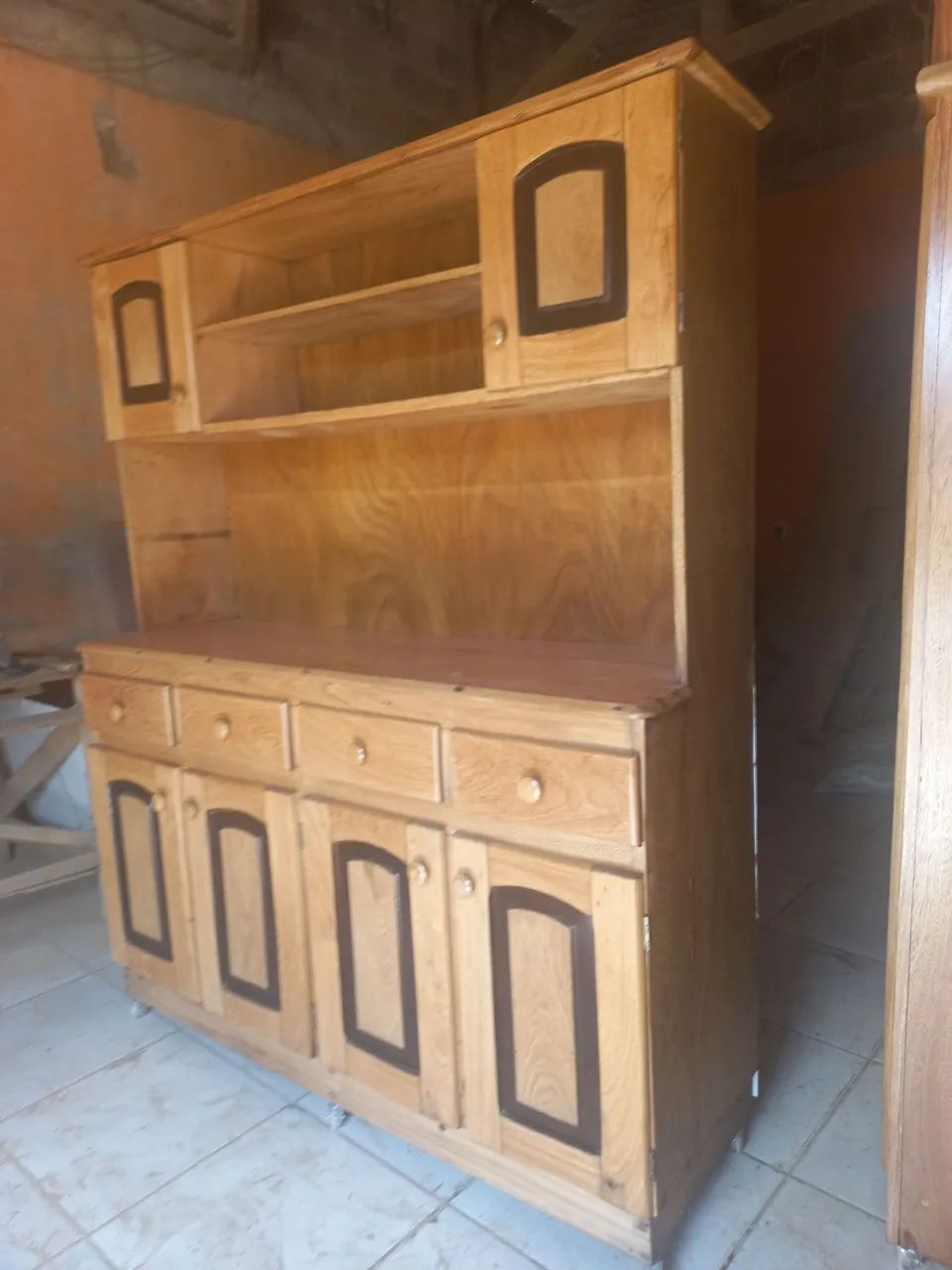 Vendo um armário de cozinha em madeira 