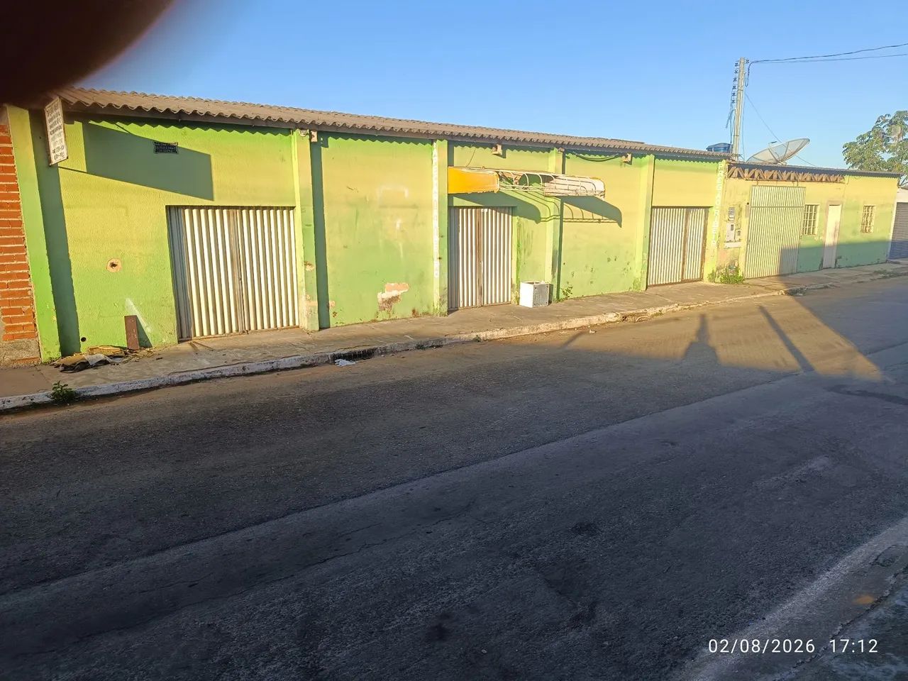 Um galpão comercial  mais uma casa