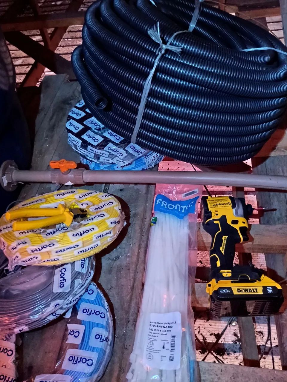 Eletricista em tubarão - Amorim serviços elétricos  - Foto 2