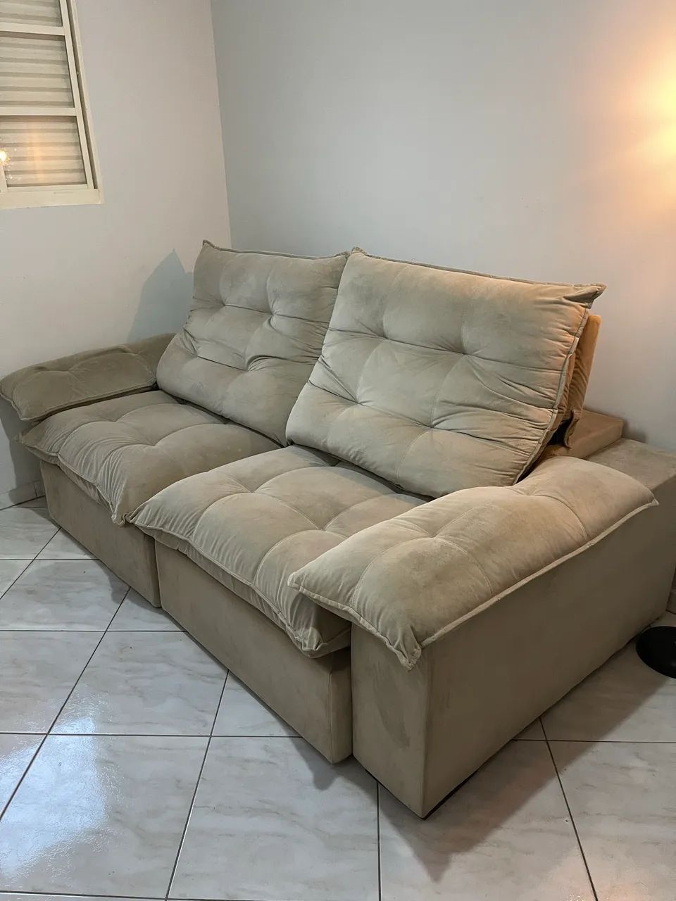 Sofá Retrátil e Reclinável 3 Lugares Bege (2,40m)  - Foto 4
