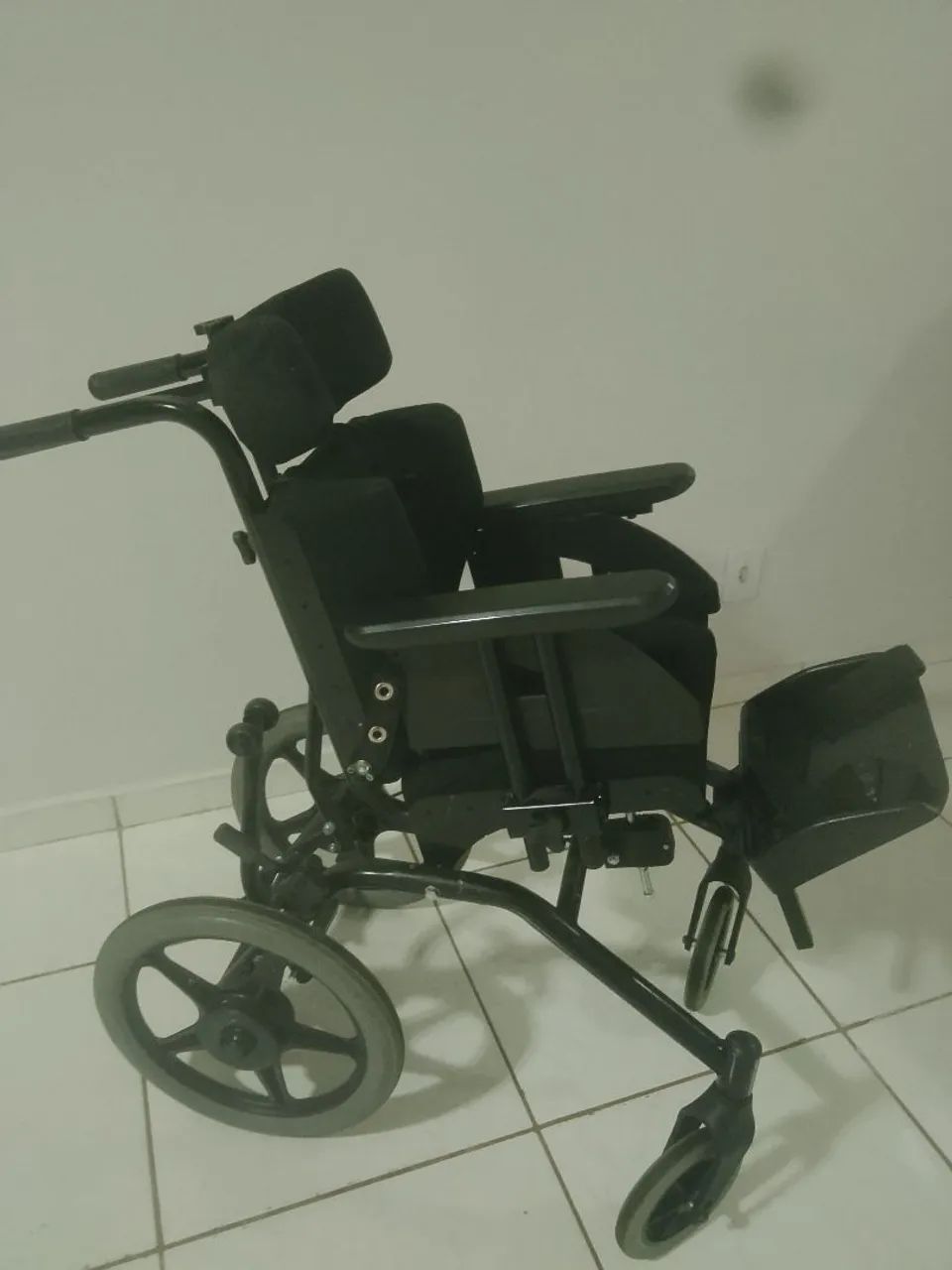 Cadeira de rodas adaptada infantil 