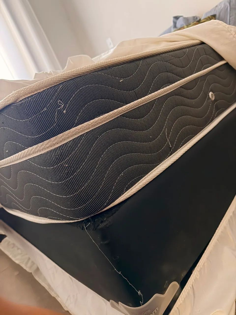 VENDE-SE CAMA KING SIZE COM COLCHÃO - Foto 2